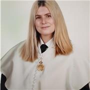 Estudiante de bellas artes con ganas de aprender enseñando, ofrece clases de plástica a niños interesados en la materia y/o que necesiten ayuda. 
La educación artística es la base para desarrollar un pensamiento crítico
